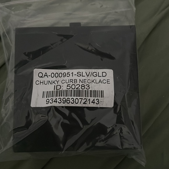 Quay Chunky Curb Necklace NEW - Picture 3 of 6